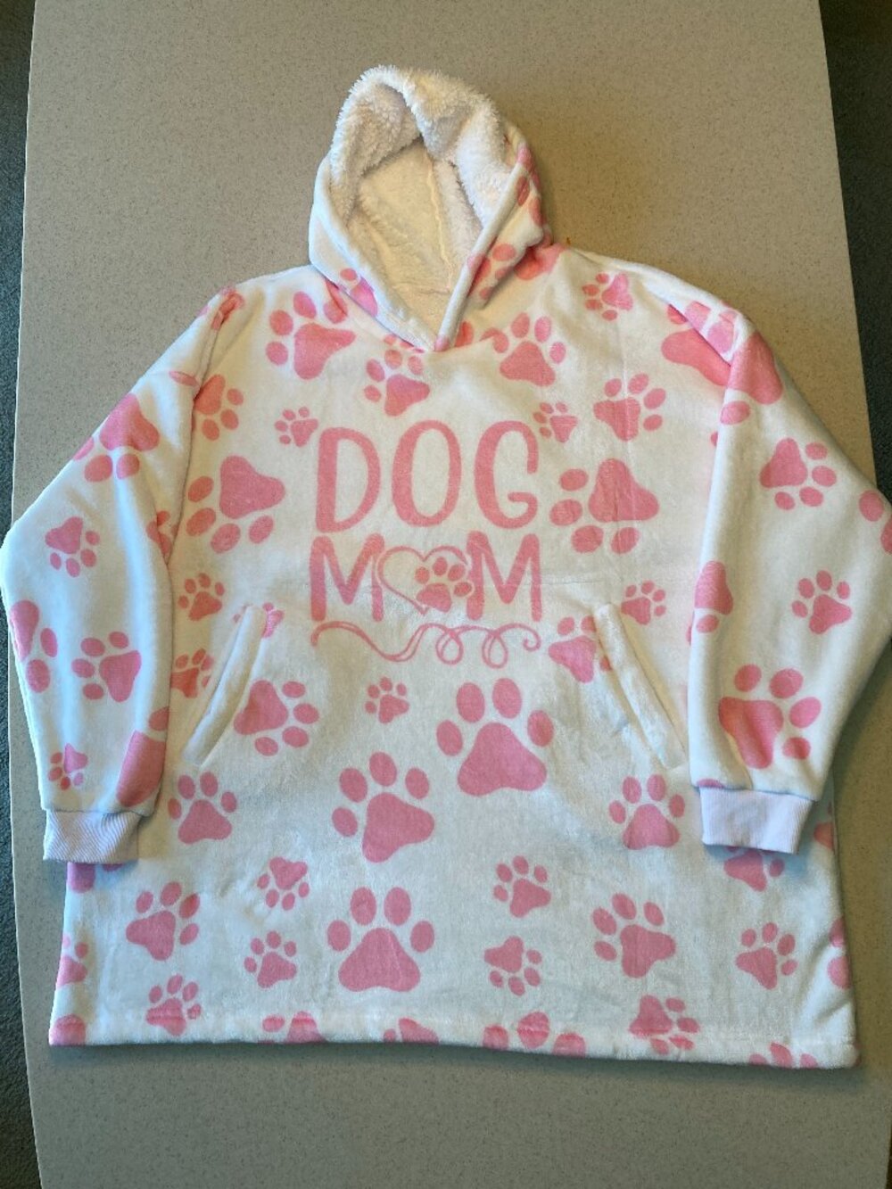 NWOT Blanket Hoodie Loungewear OSFM Huglanket "Dog Mom"